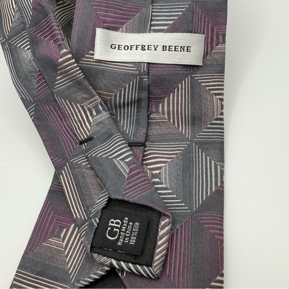 Geoffrey Beene Gray and Pink Geometric Tie 100% Silk - Picture 3 of 3